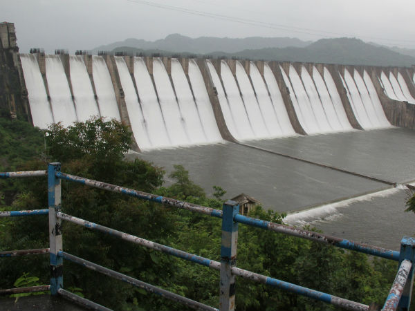 2010માં નર્મદા યોજના પૂરી કરવાની વાત હતી