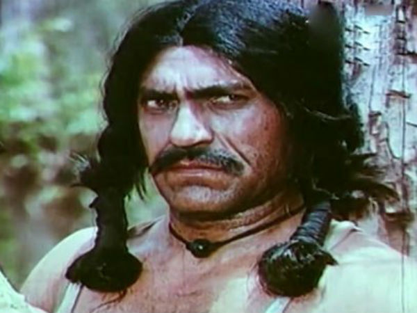 મૂછાળી સ્કૂલ ગર્લ?