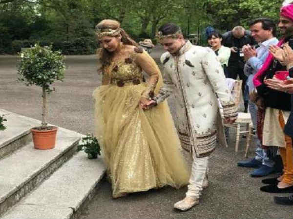 વેડિંગ ગાઉન