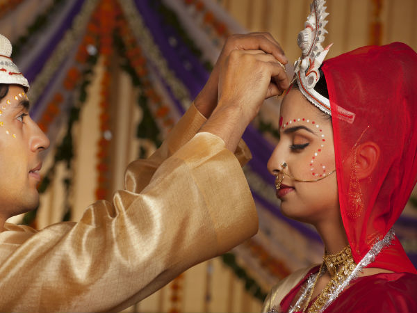 જે સ્ત્રીના ડાબા હાથમાં તલ
