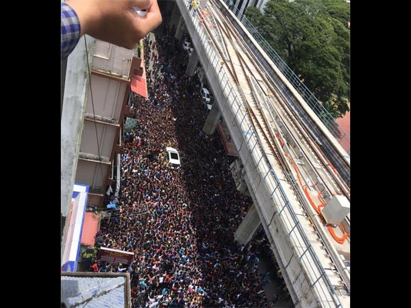 સની લિયોનની કાર