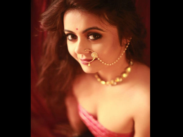 કોન્ટ્રોવર્સિયલ શો