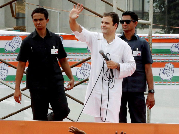 હીરો કે જવાબદાર નેતા?