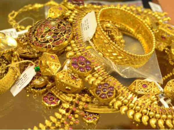 સોનાના દાગીનાની ચોરી