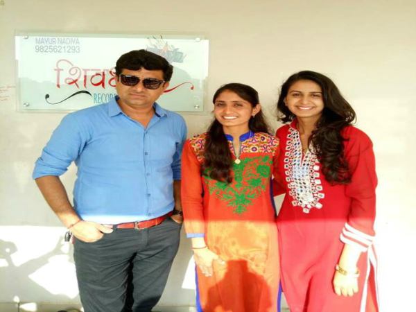 'ચાર બંગડીવાળી ગાડી'ને બોલ આપ્યા છે...