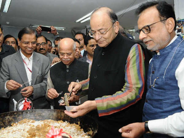 પરિવારના સંપર્કમાં નથી રહેતા કર્મચારીઓ