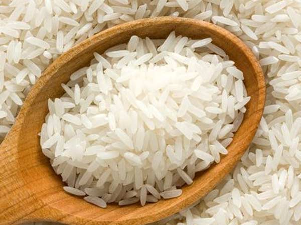 શનિવારે કાગડાને બાફેલા ચોખા ખવડાવો