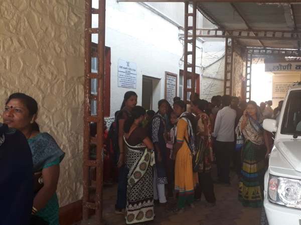 વિધાર્થીઓ અને તેમના વાલીઓ થયા ગુસ્સે