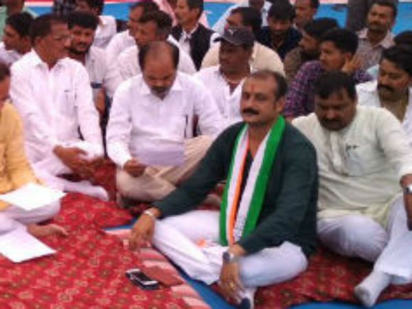 50 દિવસથી ચાલી રહ્યા છે ધરણાં