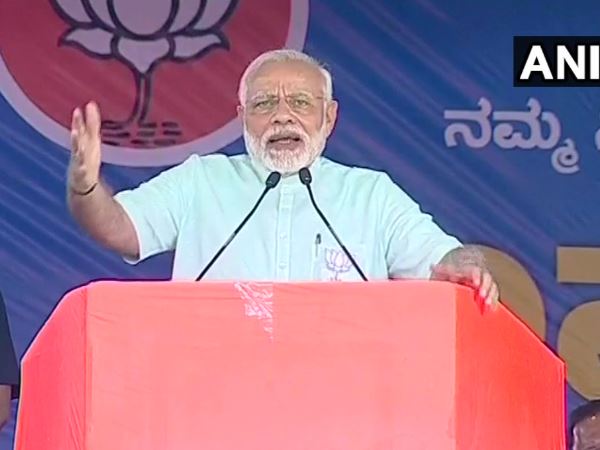 મોદીએ કૂતરાઓ પાસેથી દેશભક્તિ શિખવા આપી સલાહ