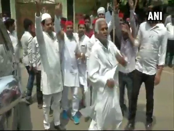 નૂરપુરમાં સપાની જીત પર લખનવમાં જશ્ન
