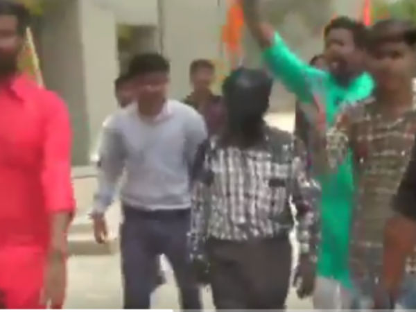 ઘટનાના વિરોધમાં પૂર્વ સેનેટ સભ્યોના ધરણા