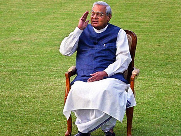 કોલેજમાં જ રાજકીય ગતિવિધિઓનો પ્રારંભ