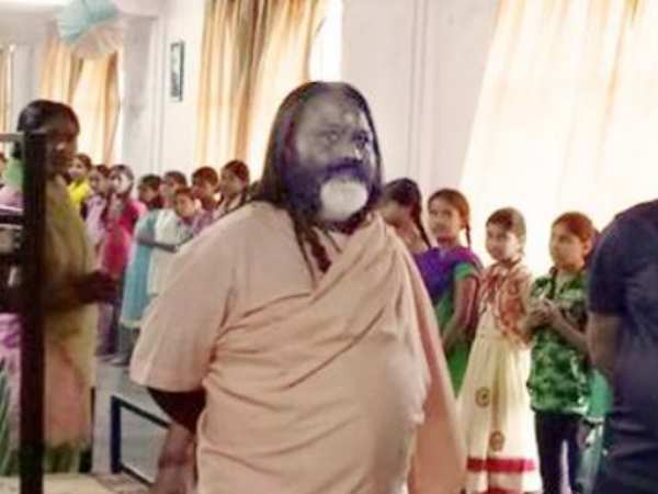 સેવક કહેતી બાબા સમુદ્ર છે અને આપણે માછલીઓ