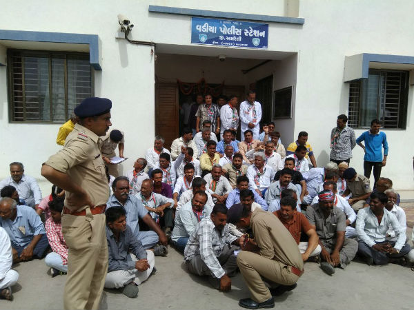 કૉંગ્રેસના કાર્યકરોની કરાઇ અટકાયત
