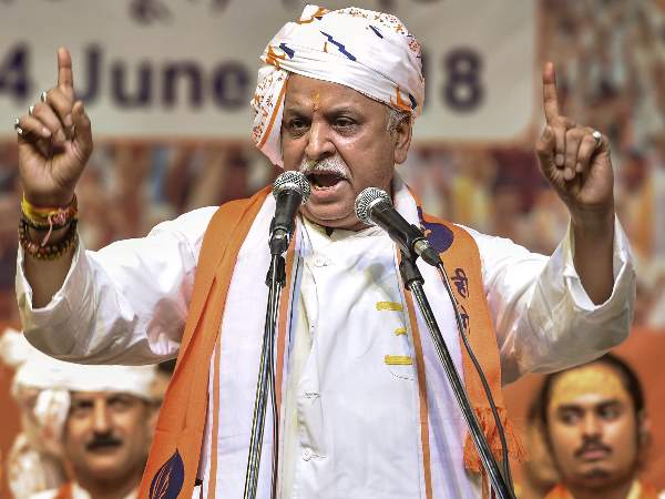 અબકી બાર હિન્દૂ સરકાર સાથે આપી ચેતવણી