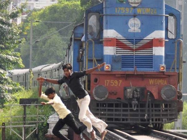 સેલ્ફી લેતી વખતે લોકો થઇ જાય છે મોતના શિકાર