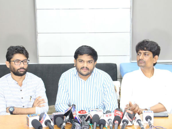 ગાંધીનગરમાં કરી હતી જનતા રેઇડ
