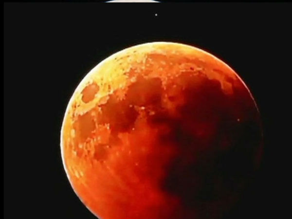 પૂર્ણ ચંદ્રગ્રહણનો સુંદર નઝારો