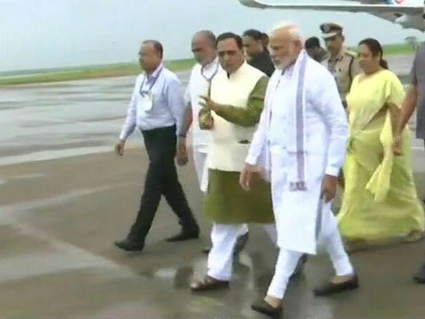 આવાસ યોજનાના લાભાર્થીઓનો ગૃહ પ્રવેશ કરાવશે