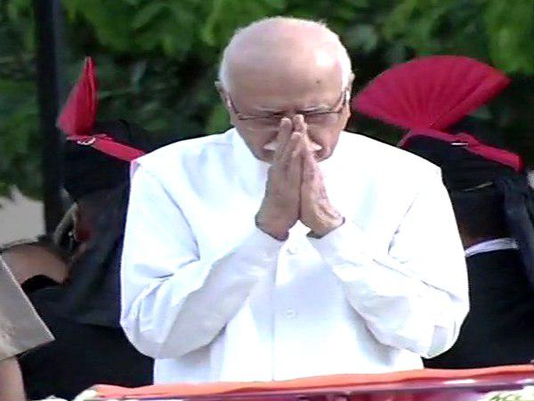 વાજપેયીને ત્રણ મોટા ભાઈ અને ત્રણ બહેનો છે