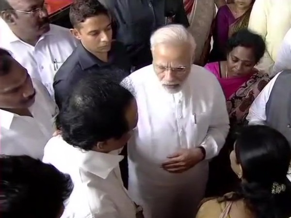 કરુણાનિધિને શ્રધ્ધાંજલિ