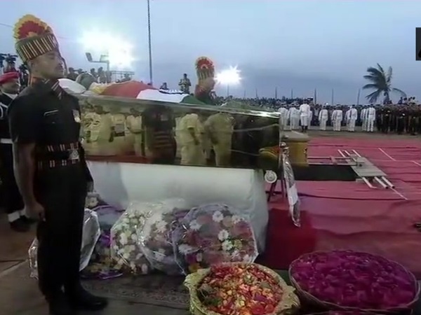પીએમ મોદી સહિત નેતાઓએ આપી શ્રધ્ધાંજલિ