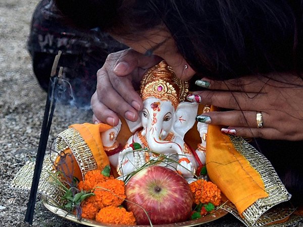 ઘરે બેસાડ્યા હતા ગણપતિ બાપ્પા