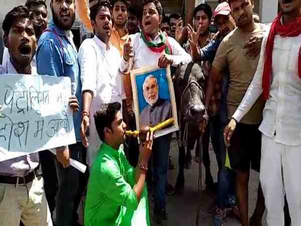 વિપક્ષનું પ્રદર્શન