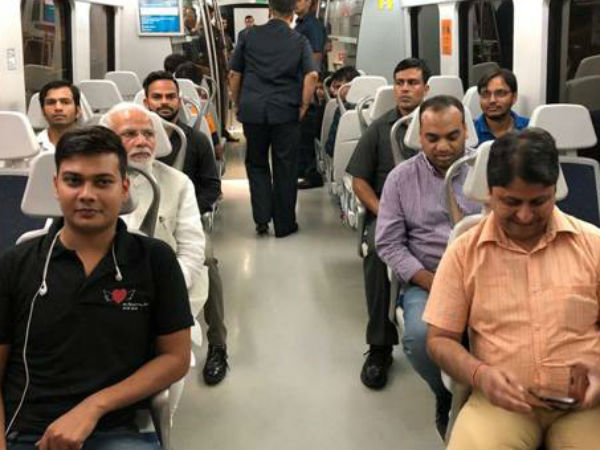 ટ્રાફિક જામથી બચવા માટે પીએમ મોદીએ કર્યો મેટ્રો પ્રવાસ