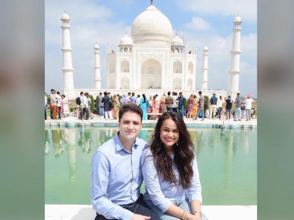 મેચિંગ કપડામાં જોવા મળ્યા બંને