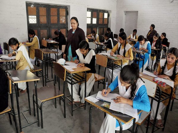 પેપર સોશિઅલ મીડિયામાં ફરતું થયુ હતું