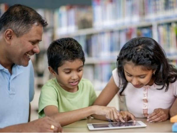 ક્યાંથી આવ્યો આ હેલિકોપ્ટર પેરેંટીંગ શબ્દ?