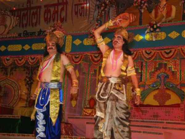 દુર્ગંધને કારણે બેઠા ધરણા પર