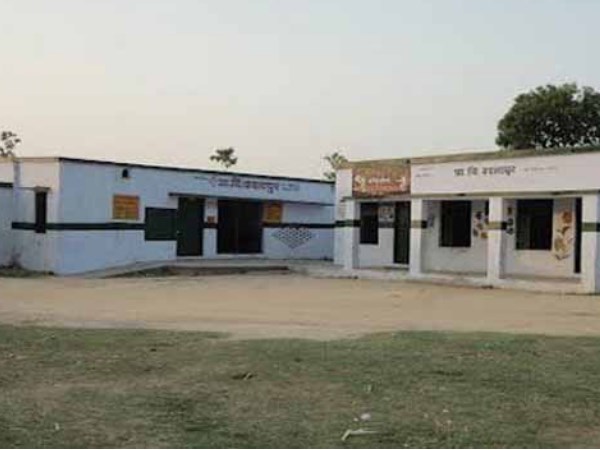 તેમના કપડાં ઉતારીને તલાશી લેવામાં આવી