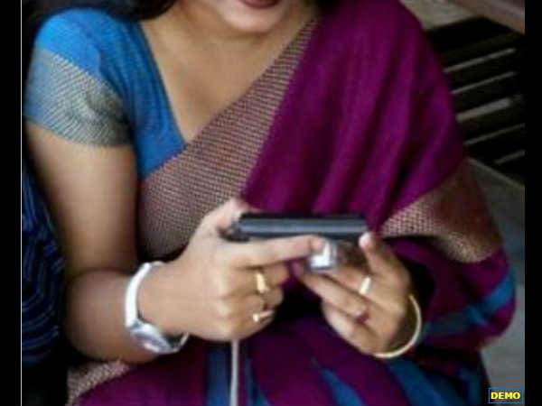 ફેસબૂક પર જોયું કે પત્ની મિત્રો સાથે ખુશ છે