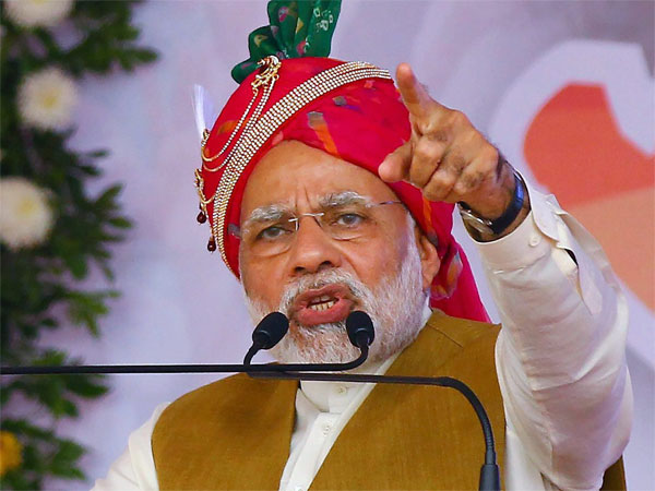 ગાંધી પરિવાર પર કર્યો હુમલો