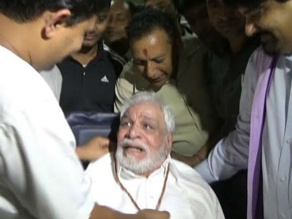 કાદર ખાન વેંટિલેટર પર છે