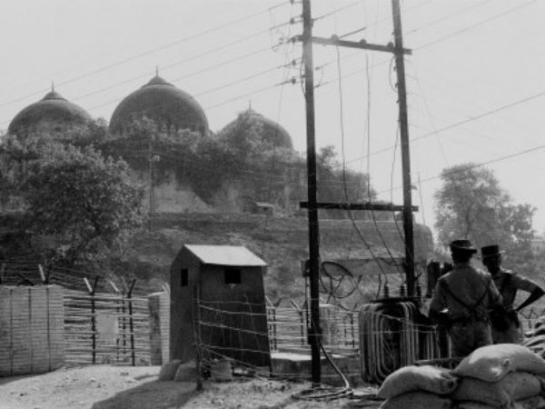 વિવાદિત માળખું તોડી નાખ્યું