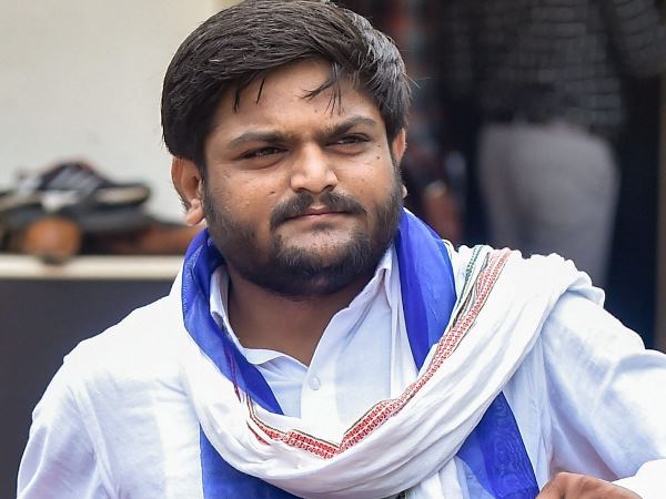 ભાજપ લોકોને ભટકાવી રહ્યું છે