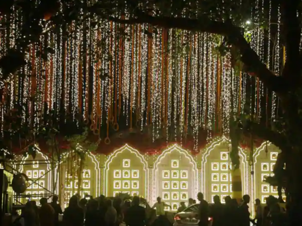 થયુ હતુ ભવ્ય સગાઈનું ફંક્શન