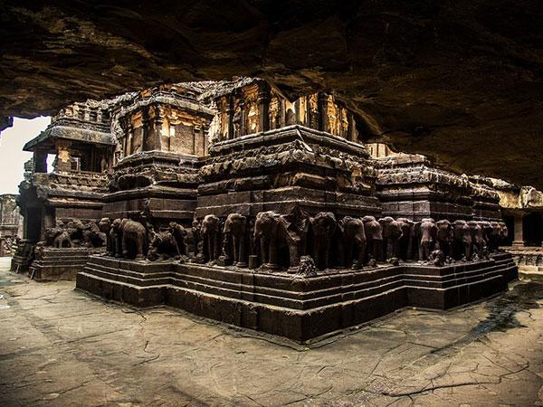 એલોરાની ગુફાઓ
