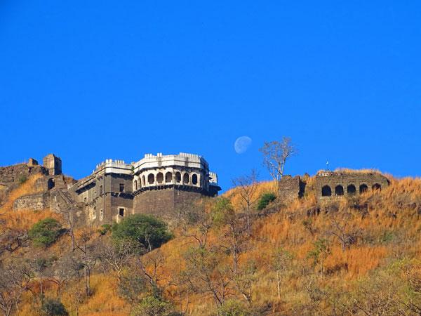એલોરાની ગુફાઓની આસપાસ પ્રવાસન સ્થળો