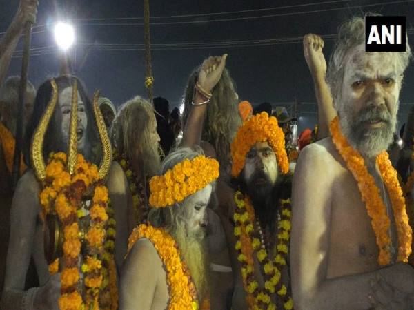 સૌથી પહેલા અખાડાના ભાલાદેવે કર્યું સ્નાન