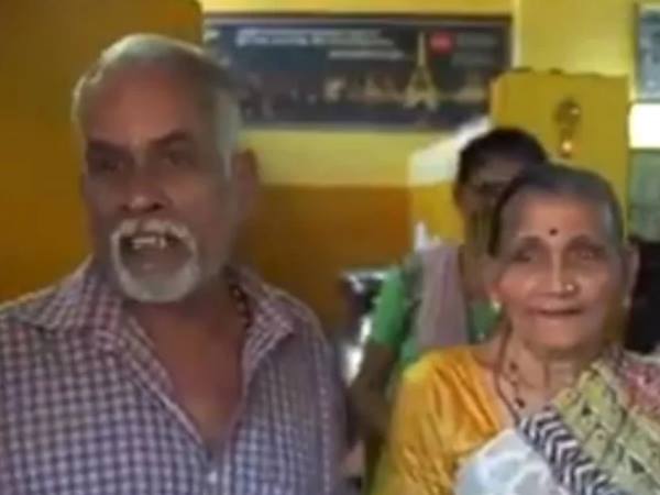 ચાની દુકાનથી જે કમાય છે તેનાથી તેઓ ફરે છે