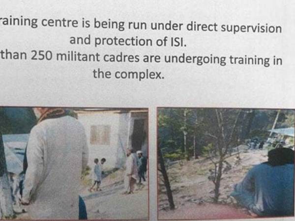 સીઢીઓ પર ઝંડા બન્યા હતા