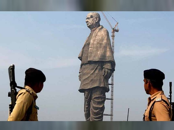 કચ્છ-ભૂજ નજીક શંકાસ્પદ ચાઈનીઝ કબૂતર