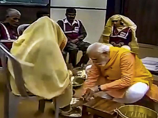 ગાંધીના પગલે ચાલવાની કોશિશ