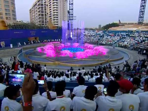 મ્યુઝિકલ ફાઉન્ટન સાથે ડાન્સ પ્રોગ્રામ