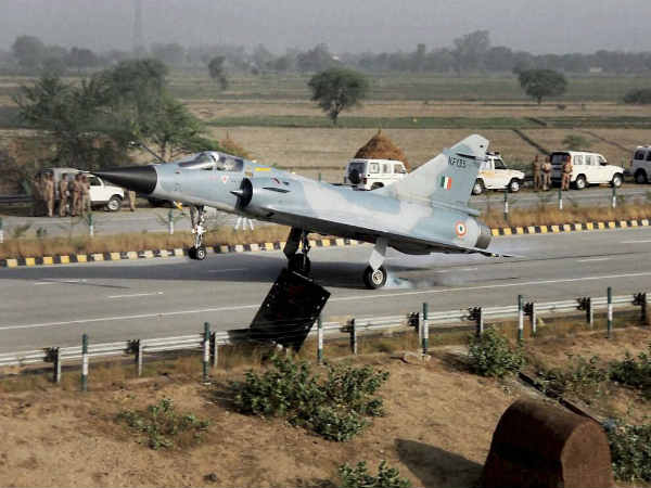 જેટ્સનો અવાજ સાંભળી જાગી ગયા લોકો